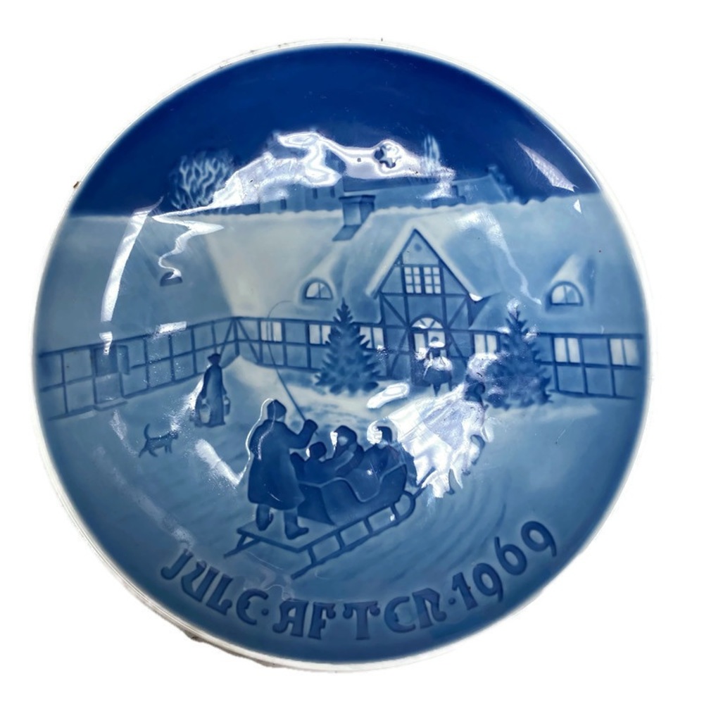 1969 Bing & Grondahl B G Christmas Collector Plate – Arrival of Christmas Guests
